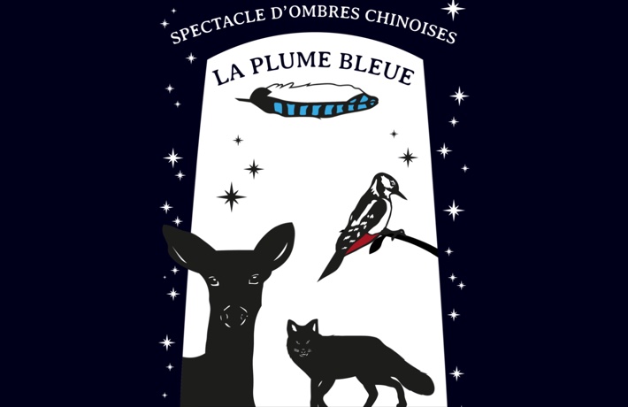 Trois silhouettes d’animaux (renard, biche et oiseau) se détachent d’une zone blanche sur fond noir. Au-dessus d’eux, une plume bleue semble flotter.