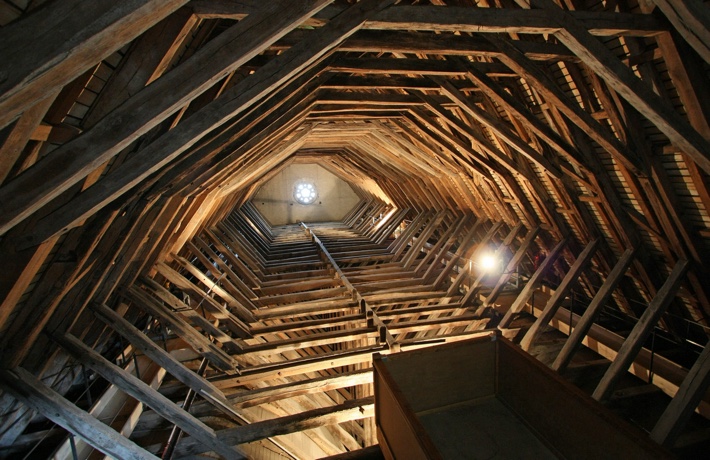 Charpente en bois d’une aile du Château royal.